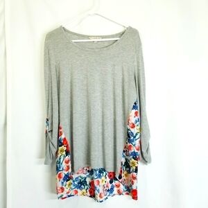4th & Hawthorne grey top with a floral accent back panel high low large roll tab